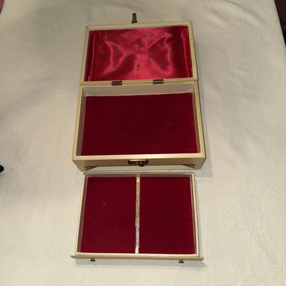 Vintage Wooden‎ Jewelry Box Elegant Red Velvet & Satin lining One Drawer